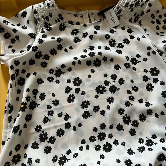 Kidpik shirt sleeve blouse with single button closure at back - Picture 5 of 8